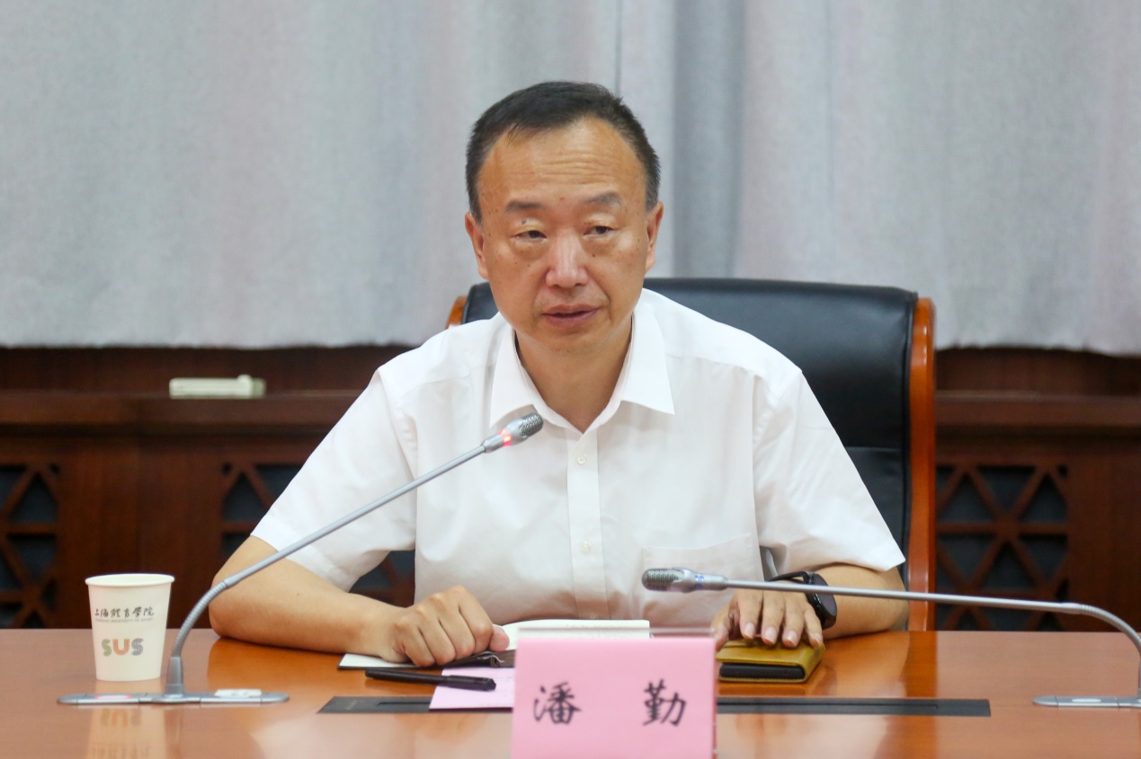 本站首页>新闻动态>正文最后党委副书记潘勤发表讲话,首先是表达感谢